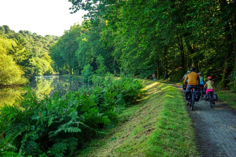 La Vélodyssée le long du canal de nantes à brest