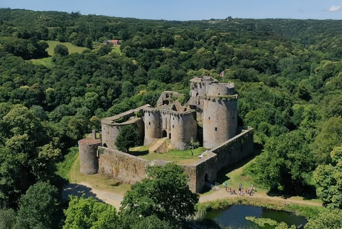 Chateau de Tonquedec, Bretagne
