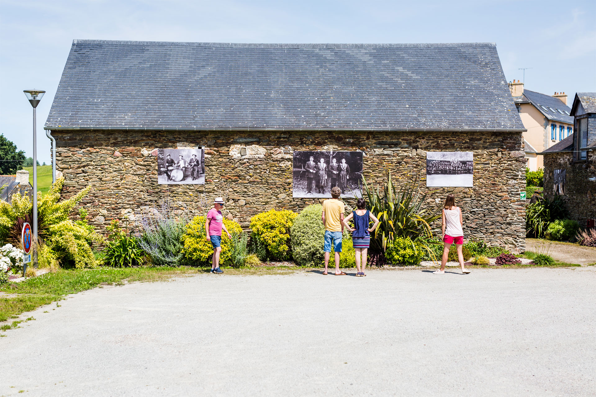 Exposition photo dans les rues de Saint-Thélo