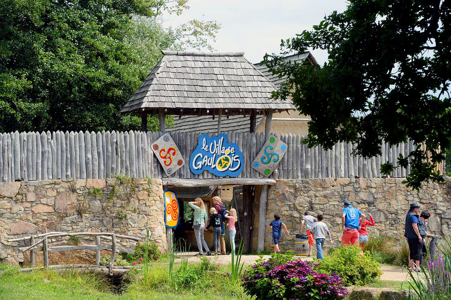Entrée village gaulois, Pleumeur-Bodou, Côtes d'Armor