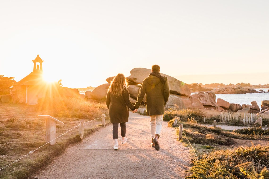 Couple au coucher du soleil, Perros-Guirec, Côtes d'Armor
