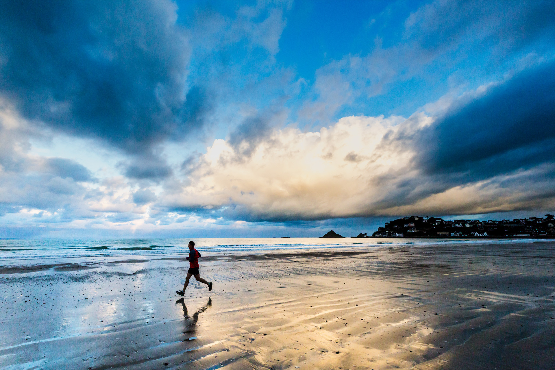 Coureur sur la plage de Pléneuf-Val-André