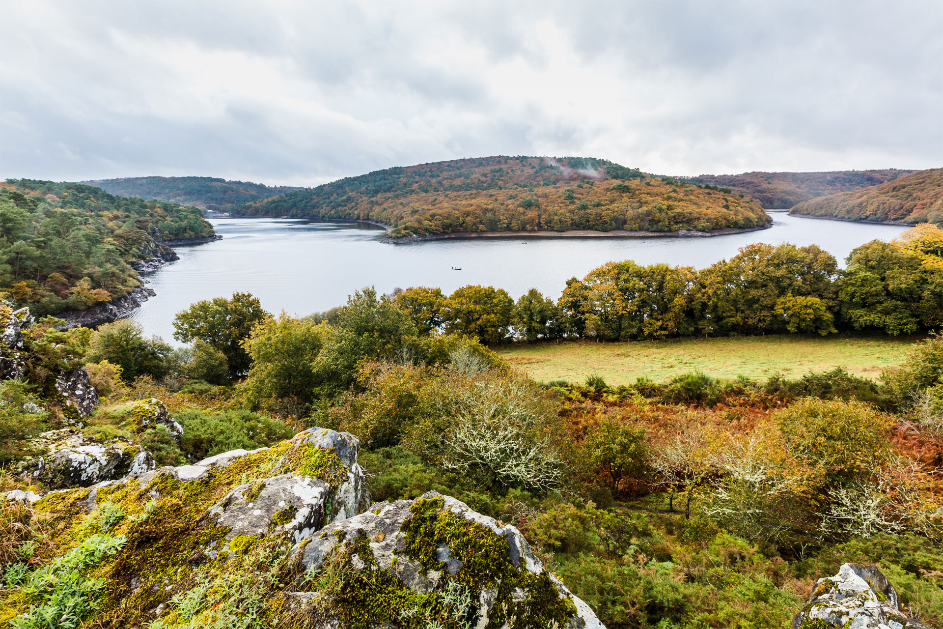 Vue du lac de Guerlédan, Trégnanton