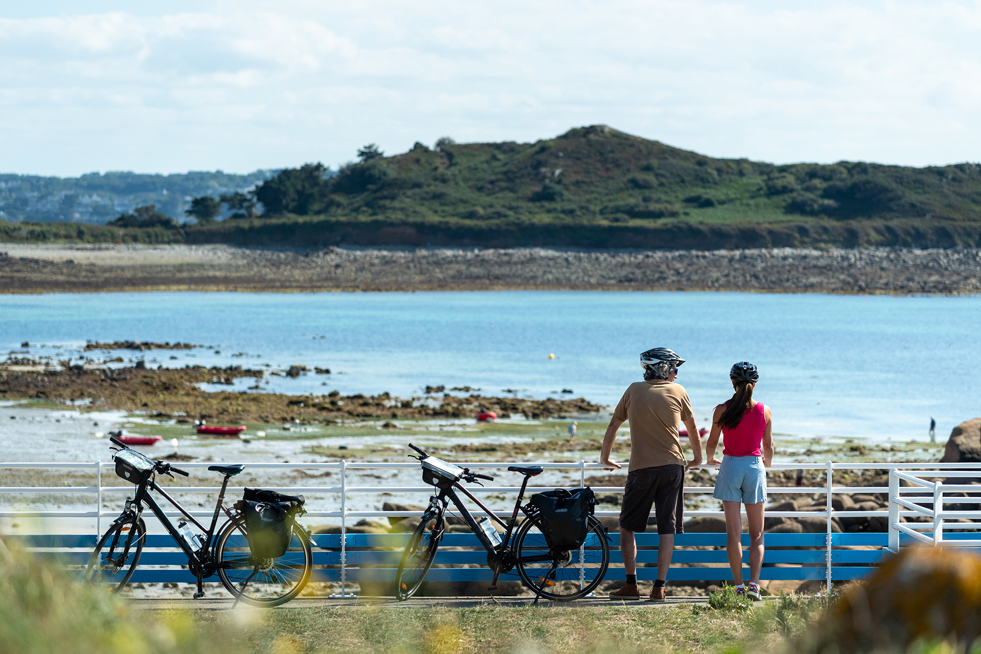 Cyclistes sur la Velomaritime, Trébeurden, Côtes d'Armor