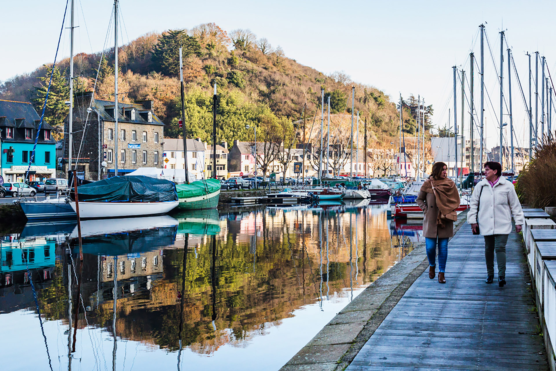 Femmes au port du Légué, Saint-Brieuc, Côtes d'Armor