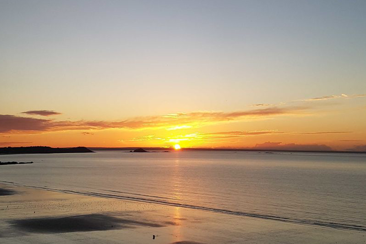 Coucher de soleil, plage de Caroual, Erquy